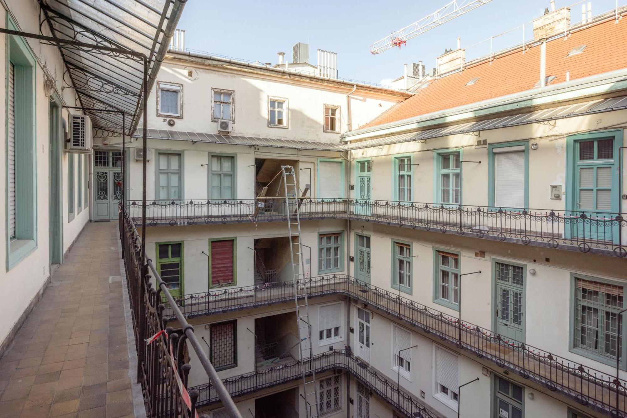 King Of The Inner City Budapest Bagian luar foto